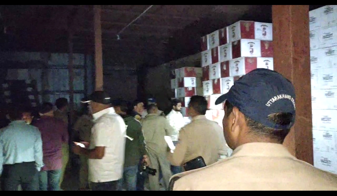 उत्तराखंड: यहां पकड़ी गई 9 हजार 300 शराब की पेटियां, प्लांट सील, BJP पर लगाए गंभीर आरोप